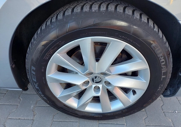 Skoda Superb cena 105900 przebieg: 74935, rok produkcji 2019 z Wieliczka małe 379